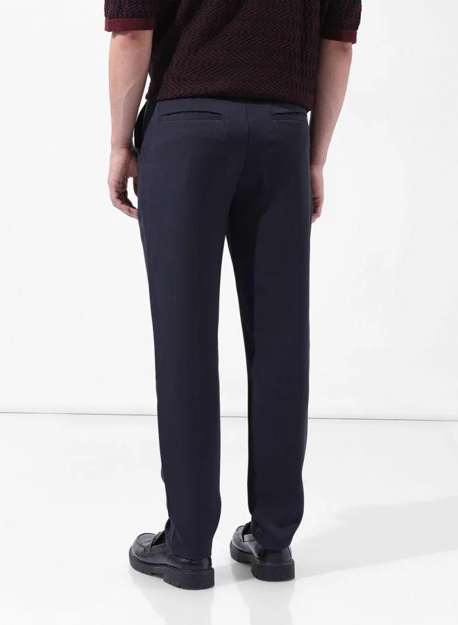 شركة المرآب الهندية Men Slim Fit Solid Cross Pocket Mid-Rise Trousers