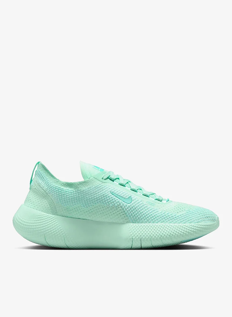 نايكي فري 2025