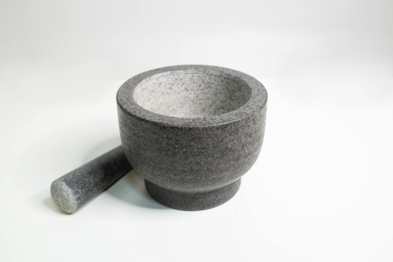 Cilio by Frieling Goliath Natural Granite Mortar and Pestle Set, Grinder for Spices and Seeds, 5 Inches Tall - Image 2