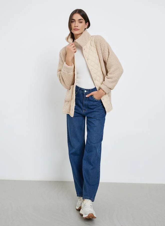 ستايلي جاكيت بتفاصيل فرو صناعي