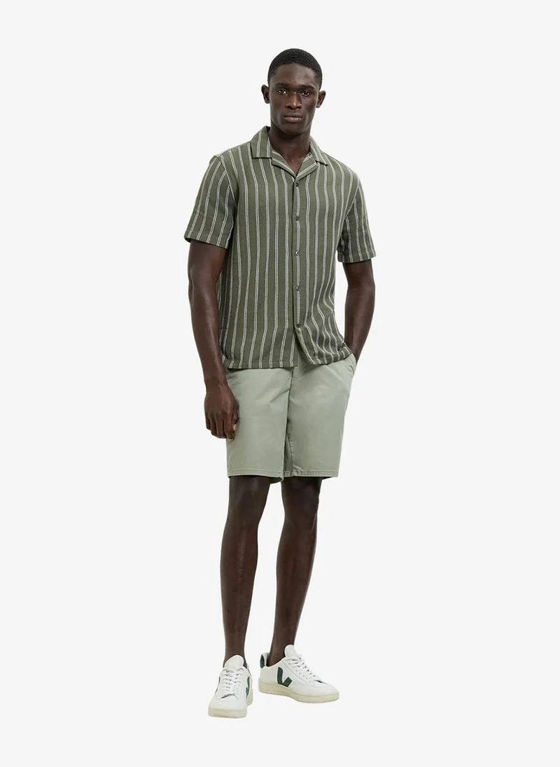 فرنش كونكشن Men's Beetle Green/White Ss Open Weave Holiday Shirt