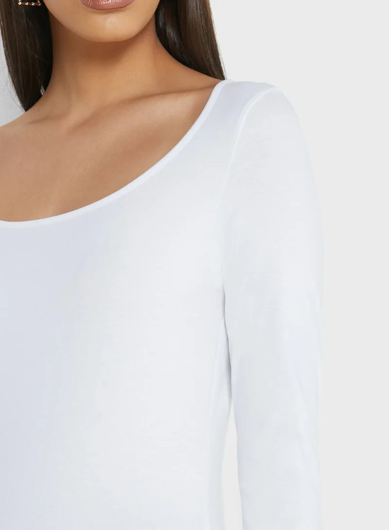 فيرو مودا بلوزة بياقة واسعة واكمام طويلة