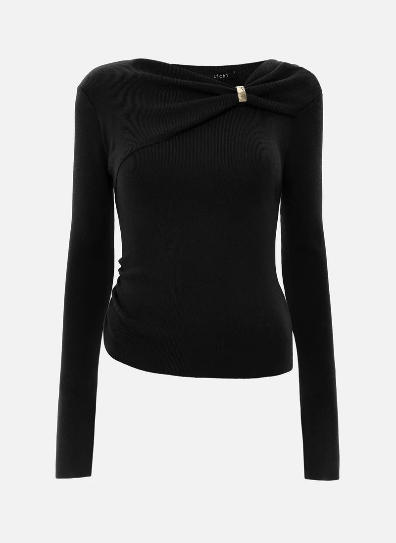 ليتشي سترة من الفسكوز مع تجمع وتفاصيل ذهبية على الياقة