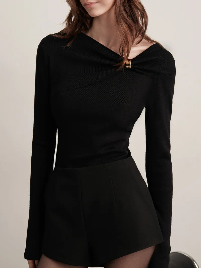 Lichi Viscose jumper with gathering and gold detailing on the collar