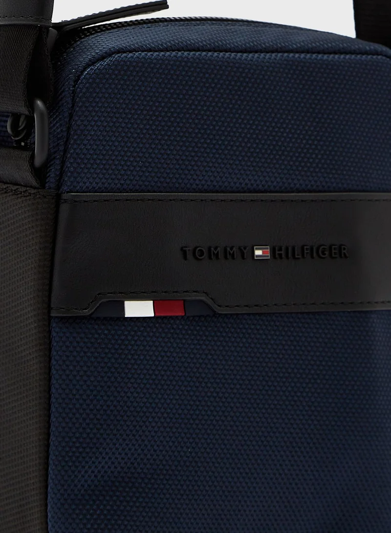 TOMMY HILFIGER Logo Messenger Bag