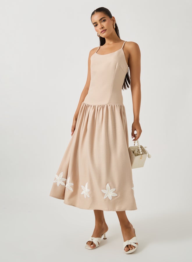 ستايلي فستان ميدي بتطريز زهري - Image 1