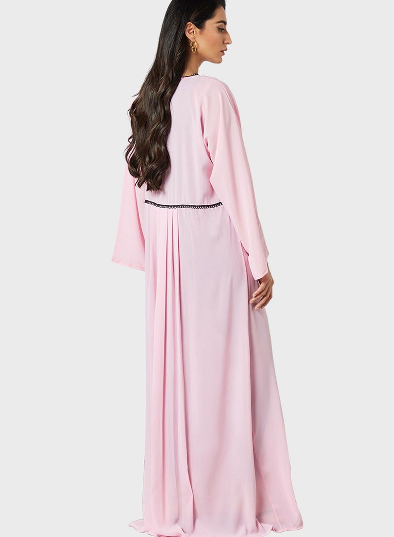 سيفي فور هانيا عباية مزينة بكسرات وحواف من الدانتيل - Image 2