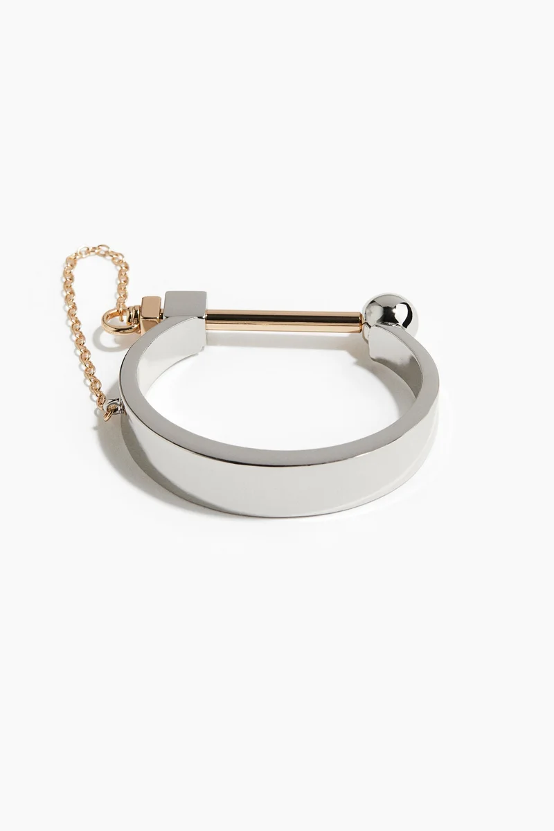 اتش اند ام سوار أنيق