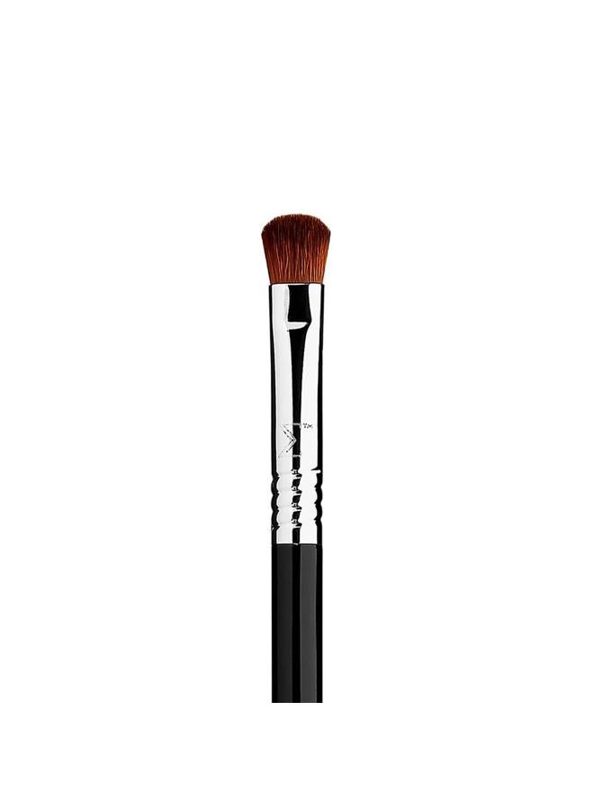 Sigma Beauty Professional E54 Medium Sweeper Brush – Professional Eyeshadow Brush for Controlled Lid Application, Packing on Metallic Shades & Highlighting the Brow Bone (1 Brush) - Image 1