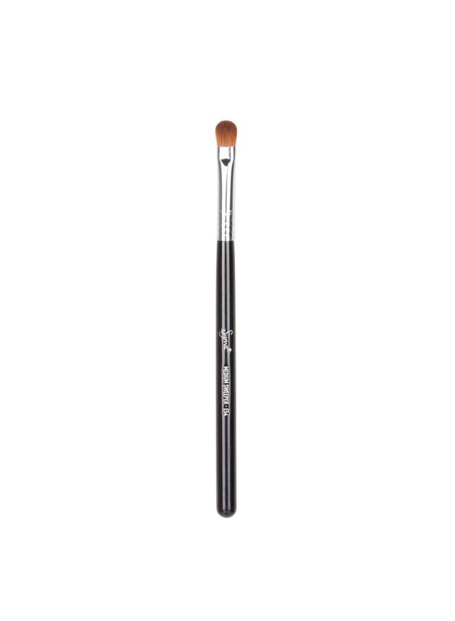Sigma Beauty Professional E54 Medium Sweeper Brush – Professional Eyeshadow Brush for Controlled Lid Application, Packing on Metallic Shades & Highlighting the Brow Bone (1 Brush) - Image 2
