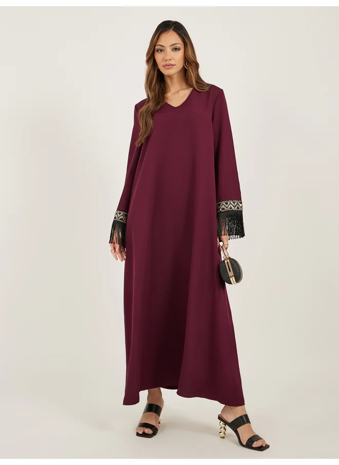 Amirah Amirah Lace Detail Collared Jalabiya with Tassel Trim