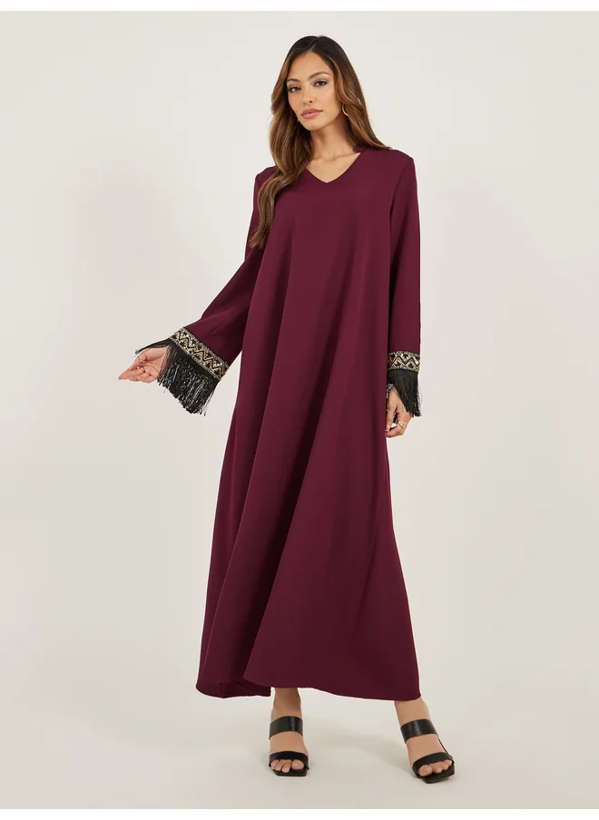 Amirah Amirah Lace Detail Collared Jalabiya with Tassel Trim