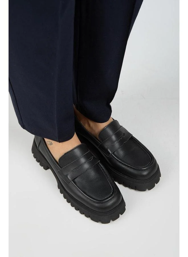 Manijero  Cepmen Women's Leather Square Toe Genuine Leather Loafer in Black. for Women | Best Price UAE