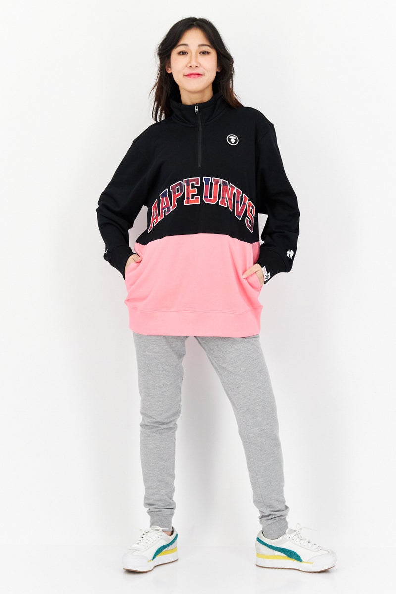 Aape BY *A BATHING APE® سويت شيرت نسائي بأكمام طويلة وطباعة جرافيك برقبة مرتفعة، أسود - Image 2