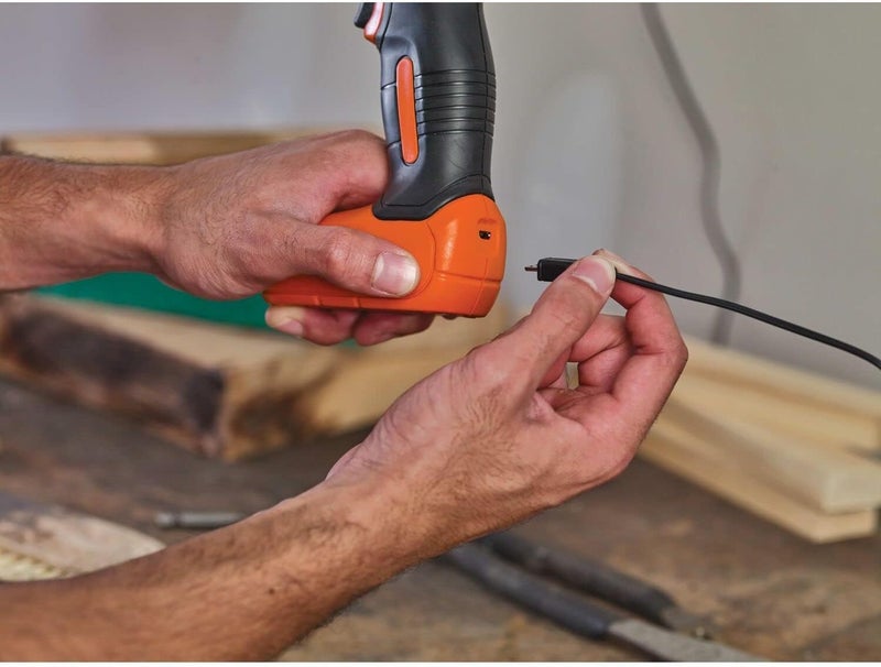 بلاك اند ديكر مثقاب لاسلكي، ٧.٢ فولت ليثيوم أيون، مثالي للربط والتثبيت، للأمام/الخلف، يتضمن طقم مفكات براغي من ٧ قطع ومجموعة مثقاب بناء من ٥ قطع، برتقالي/أسود - Bdcd8-B5 - Image 3