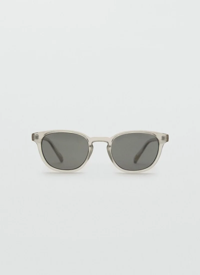 Round-framed sunglasses
