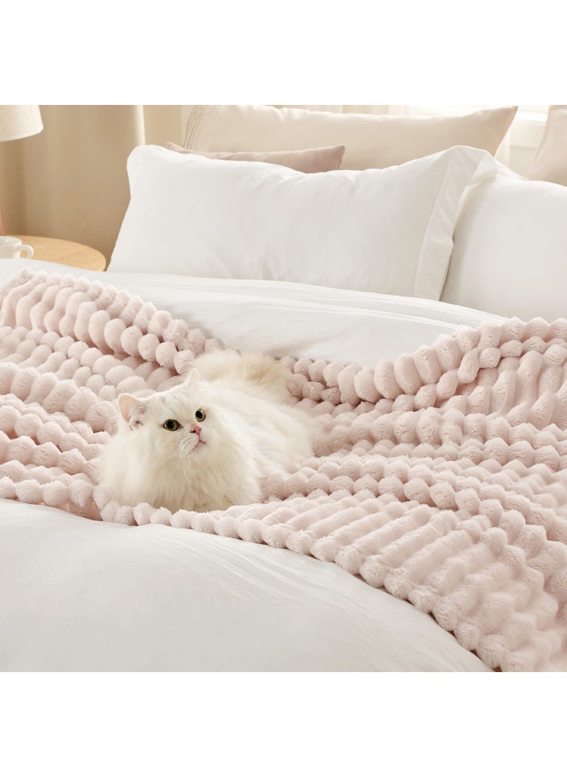 Bedsure Bedsure California King Size Blanket for Bed - Super Soft Cozy Blankets for Women  Cute Large Blanket for Girls Crystal Pink  102x96 Inches  - Image 4