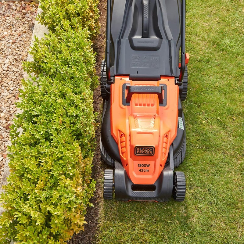 بلاك اند ديكر جزازة العشب BLACK+DECKER 1800W 42 سم Easy Steer للحديقة والحديقة، برتقالي/أسود - BEMW481ES-GB، ضمان سنتين - Image 5