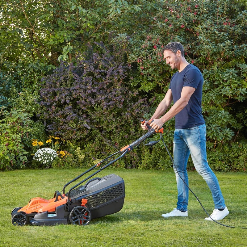 بلاك اند ديكر جزازة العشب BLACK+DECKER 1800W 42 سم Easy Steer للحديقة والحديقة، برتقالي/أسود - BEMW481ES-GB، ضمان سنتين - Image 4
