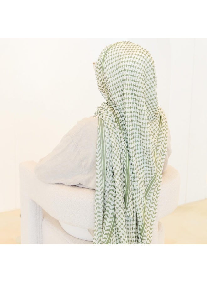 وشاح وغطاء رأس بطبعة مربعات من الشيفون الخفيف – أنيق ومتعدد الاستخدامات، ناعم وقابل للتنفس، يزين العنق بأناقة، مناسب لجميع المناسبات، يتماشى تمامًا مع مختلف أنواع الملابس ليمنحك مظهرًا راقيًا وأنيقًا. - Image 2