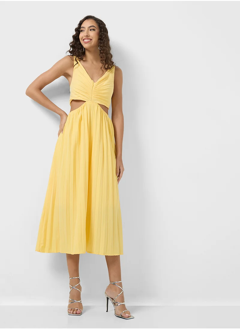 جينجر Pleated Plunge Neck Midi Dress