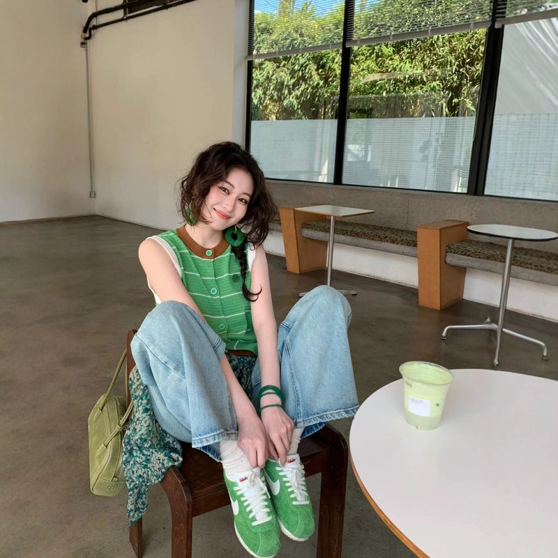 Korean Style Green Irregular Midi Skirt with Sheer Floral Trim - Image 4
