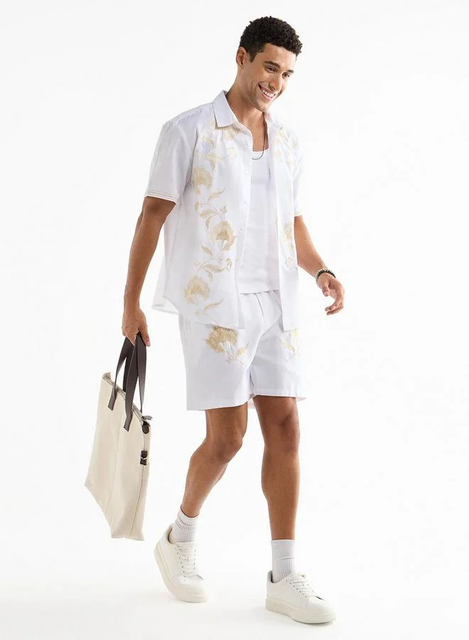 سبلاش فيڤ قميص مطرز بقصّة عادية وأكمام قصيرة وياقة