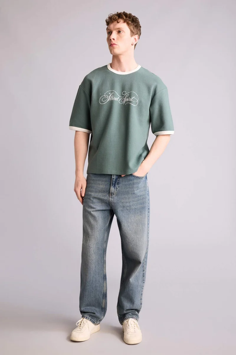 ديفاكتو Boxy Fit Short Sleeve T-Shirt