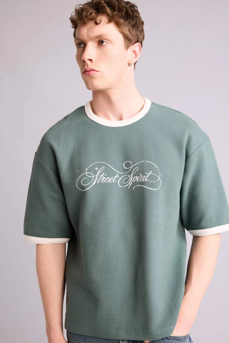 ديفاكتو Boxy Fit Short Sleeve T-Shirt