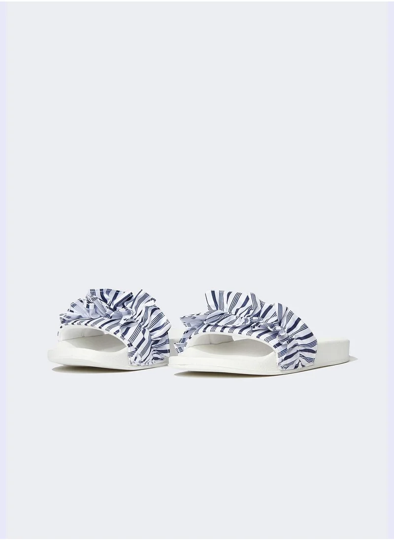 ديفاكتو Striped Ruffle Sandals