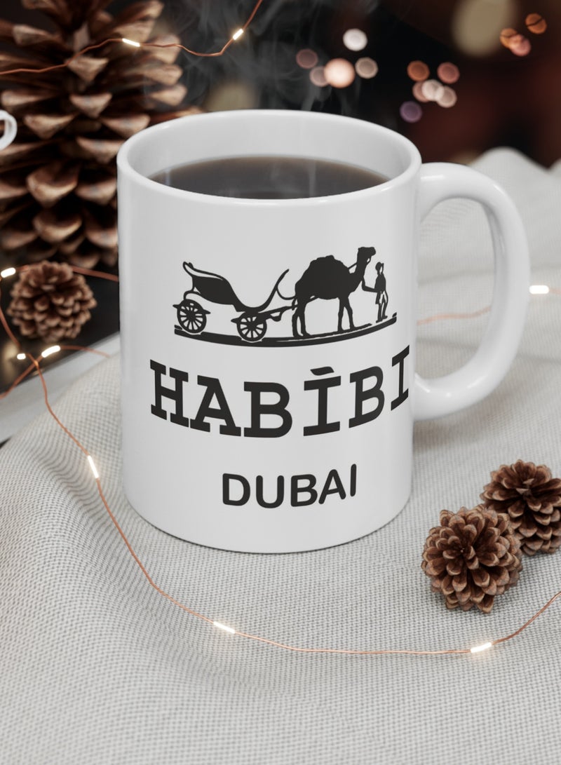 كوب قهوة سيراميكي بدبي، سعة 11 أونصة، هدية مميزة تحمل شعار حب دبي، مستوحاة من الثقافة العربية والإماراتية. - Image 5
