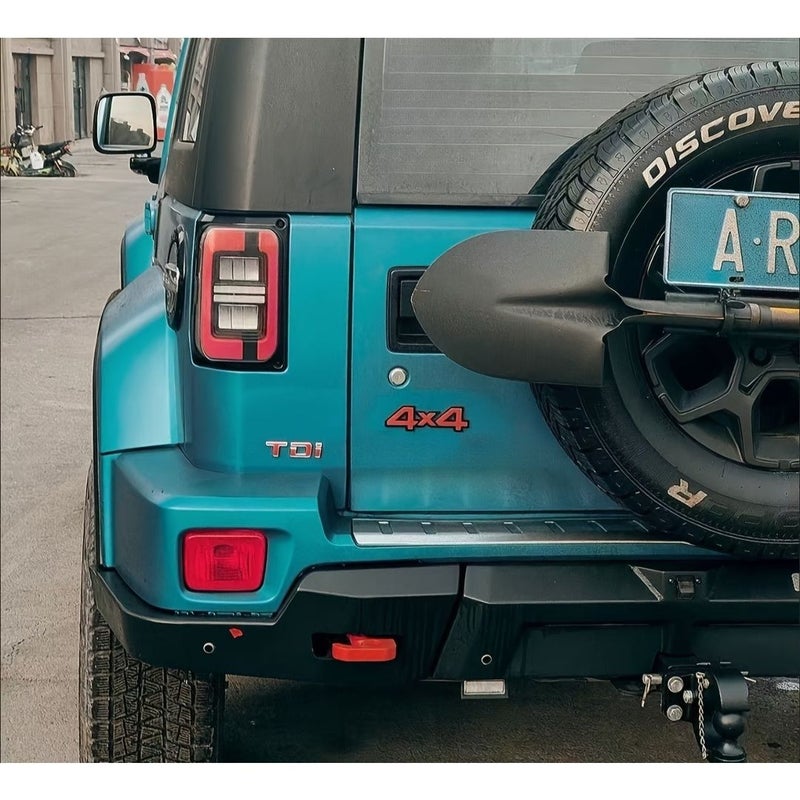 شارة 3D معدنية 4x4 مقاومة للماء ومقاومة للبهتان شعار سيارة فضي أسود متين وسهل اللصق - Image 5