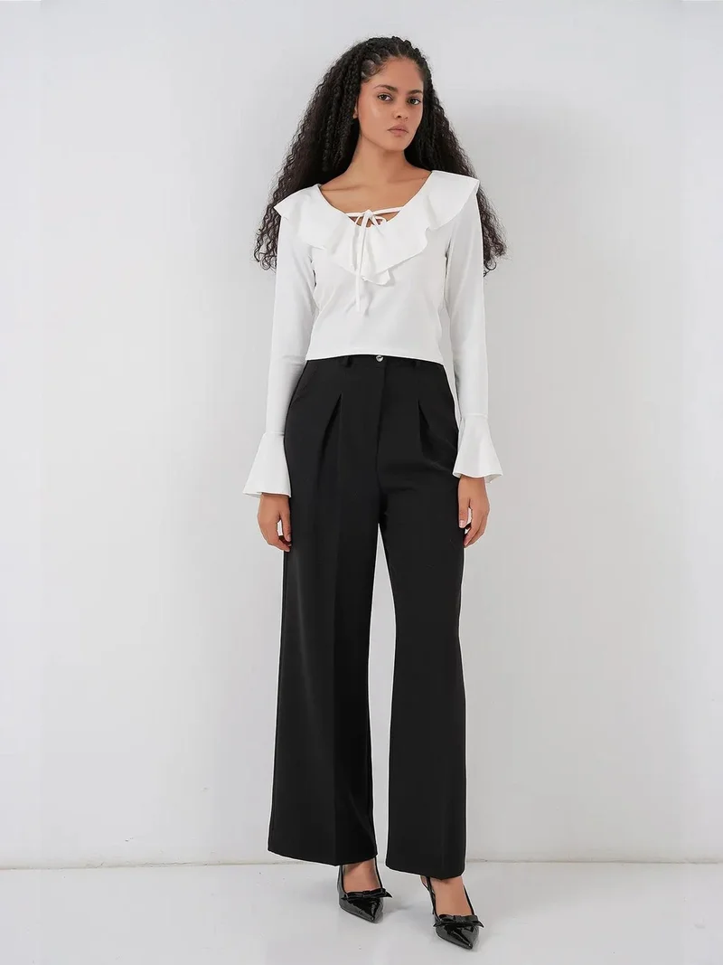 بيغ دارت بلوزة قصيرة بياقة على شكل حرف  وكشكشة من