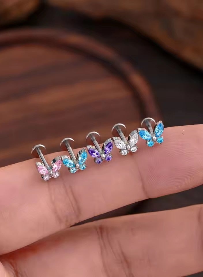 إبرة أذن وشفاه من التيتانيوم على شكل فراشة مرصعة بالزركون - مقاومة للحساسية للبشرة الحساسة