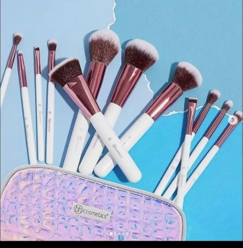 Makeup Bag for Women with 12 Beauty Brushes - Organize Your Tools Professionally.