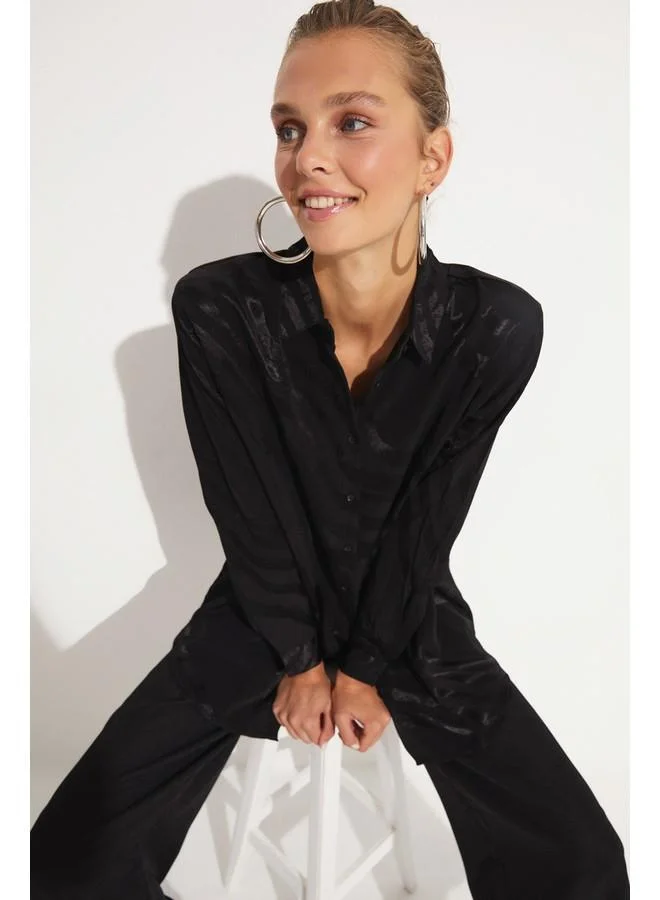 JUNE June Women Exclusive Boyfriend/Wide Fit 100% Viscose Self-Patterned Shirt Black