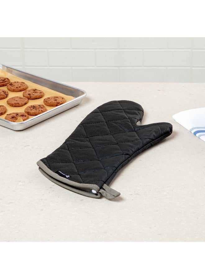 Restaurantware 17 x 8 Inch Heavy-Duty Oven Mitt, 1 Flame Retardant Heat-Resistant Mitt - With Thumb Guard, Hanging Loop, Black Cotton Quilted Oven Mitts, Heat-Resistant, For Cooking And Baking - Image 3