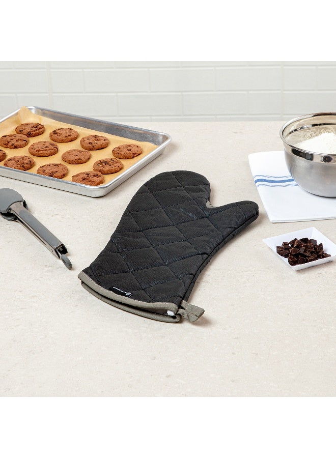 Restaurantware 17 x 8 Inch Heavy-Duty Oven Mitt, 1 Flame Retardant Heat-Resistant Mitt - With Thumb Guard, Hanging Loop, Black Cotton Quilted Oven Mitts, Heat-Resistant, For Cooking And Baking - Image 4