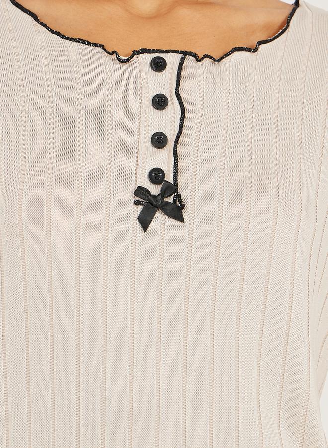 ستايلي طقم بيجامة وتيشيرت بحواف متباينة وفتحة أزرار مضلعة - Image 3