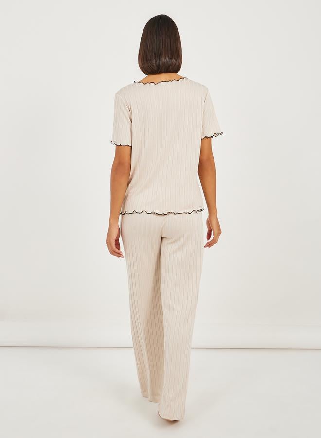 ستايلي طقم بيجامة وتيشيرت بحواف متباينة وفتحة أزرار مضلعة - Image 5