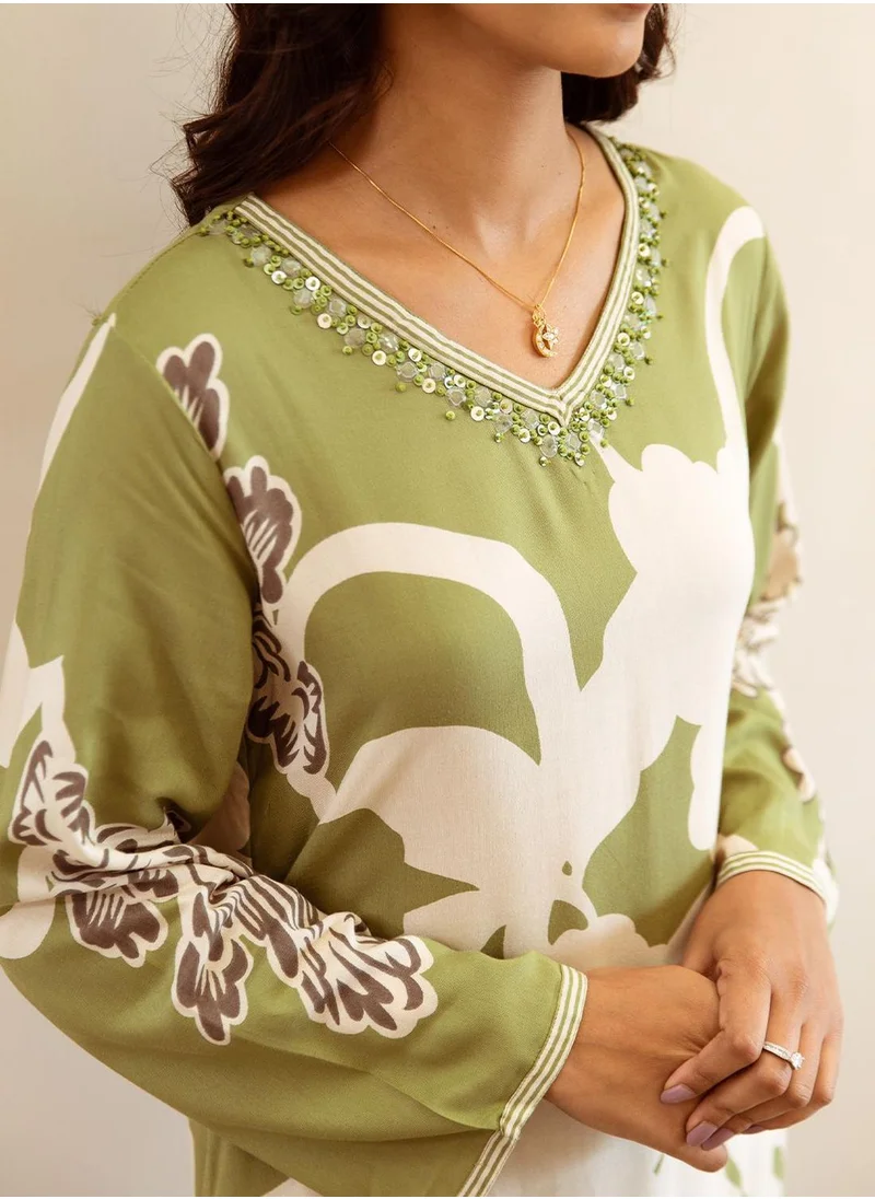 آي شين Straight Fit Printed Pattern Round Neck Long Sleeves Green Colour Knitted Cotton Kurta Set for Women with Semi Elastic Closure - A Must-Have for Every Wardrobe