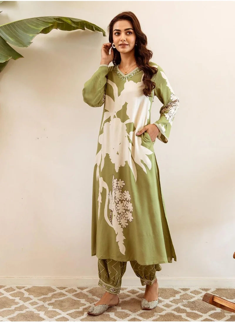 آي شين Straight Fit Printed Pattern Round Neck Long Sleeves Green Colour Knitted Cotton Kurta Set for Women with Semi Elastic Closure - A Must-Have for Every Wardrobe