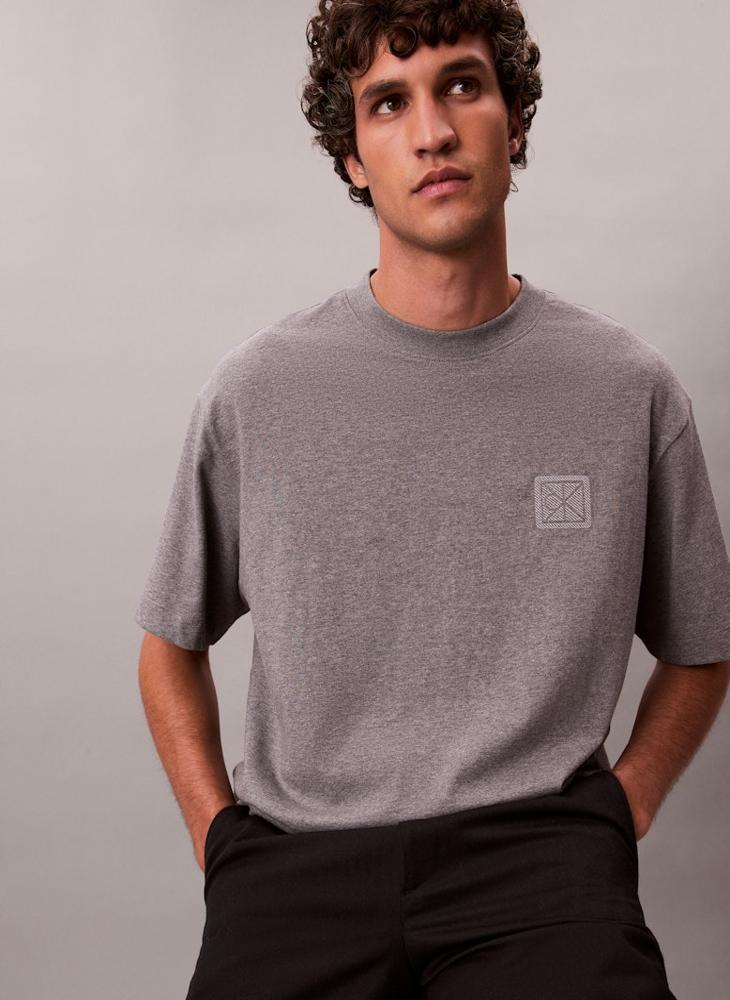 كالفن كلاين تيشيرت قصير الأكمام بياقة دائرية مع تصميم رقعة - Image 4