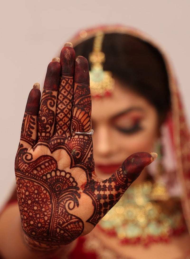 أمينا حناء أمينة سريعة التحضير، مخروط الحناء | مع مجموعة مجانية من 3 ملصقات/استنسلات كاملة لليدين | بدون مواد كيميائية | يدوم طويلاً | عبوة من 12 قطعة × 25 جم لكل قطعة | لون بني - Image 5