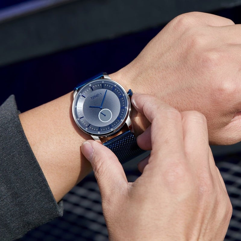 TRNDA STAINLESS STEEL MENS WATCH - TIMELESS BLUE MESH & GRADIENT DIAL FASHION STATEMENT - Image 2