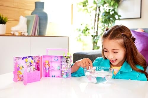 Polly Pocket دمية بولي بوكيت ومجموعة اللعب، كشف أزياء رقص الديسكو مع دمية هودي بادي بطول 3 بوصات، 16 ملحق ومفاجأة للعب بالماء - Image 2