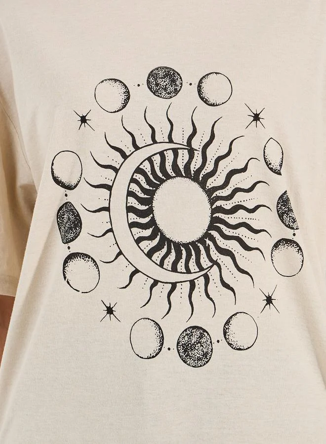 Styli Oversized Sun and Moon Graphic Print Drop Shoulder T-Shirt