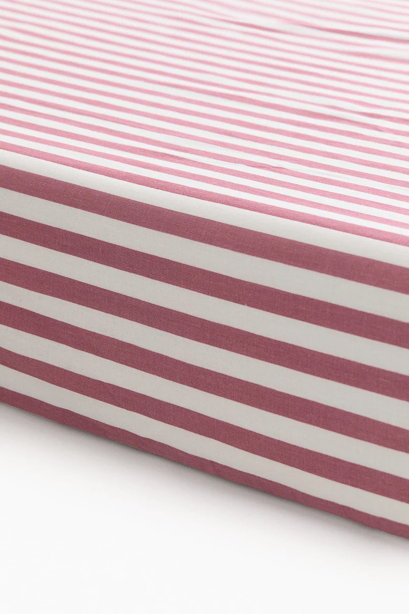 اتش اند ام شرشف بحواف مطاطية للمهد من القطن المخطط