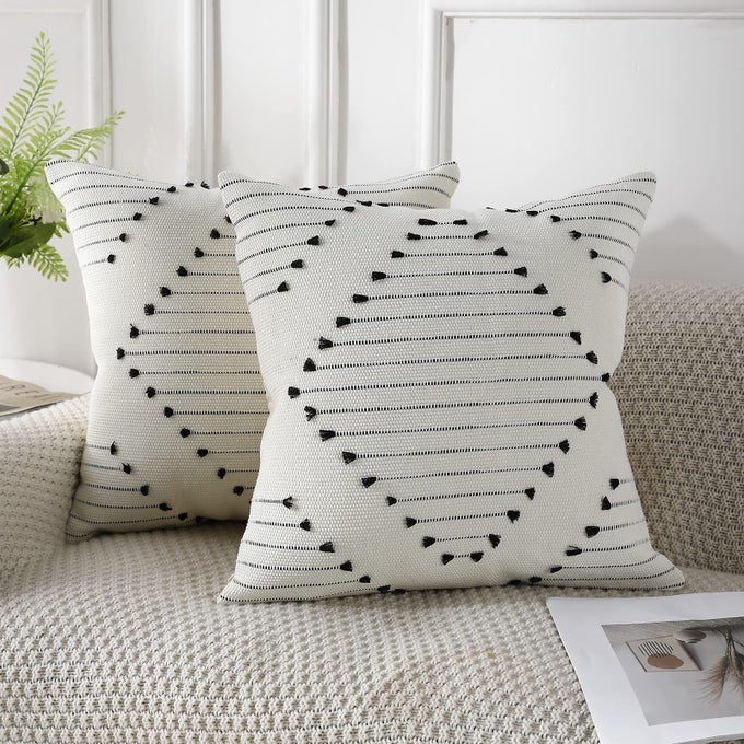 SET OF 2 BOHO TUFTED THROW PILLOW COVERS WITH TASSEL 18X18 INCH DECORATIVE INDOOR OUTDOOR BOHEMIAN SQUARE CUSHION CASE PILLOWCASE FOR COUCH SOFA LIVINGROOM CAR FARMHOUSE BLACK AND CREAM WHITE