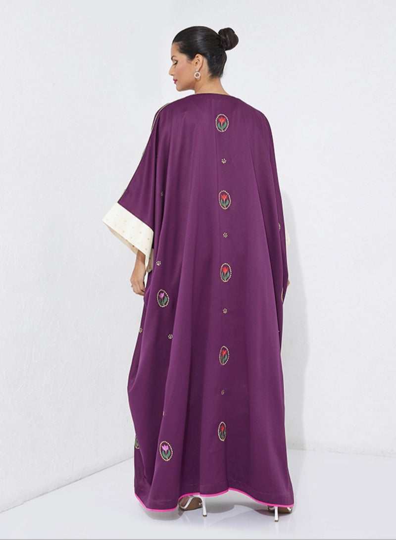 روزيت عباية بشت أرجواني مع تصميم زهور بألوان مختلفة - Image 4